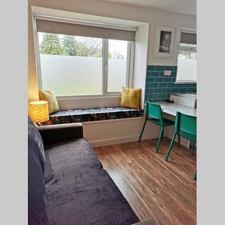 Stylish Studio Bungalow, Close To Cardiff Centre Exterior photo